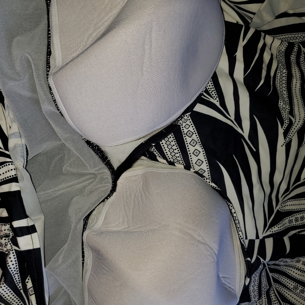 Swimsuit - Picture 7 of 7